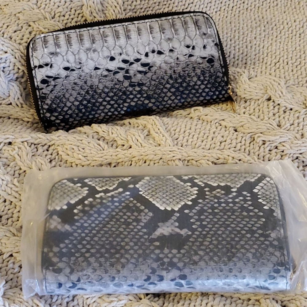 NWT BRAND NEW snakeskin wallet! Bundle w purse!